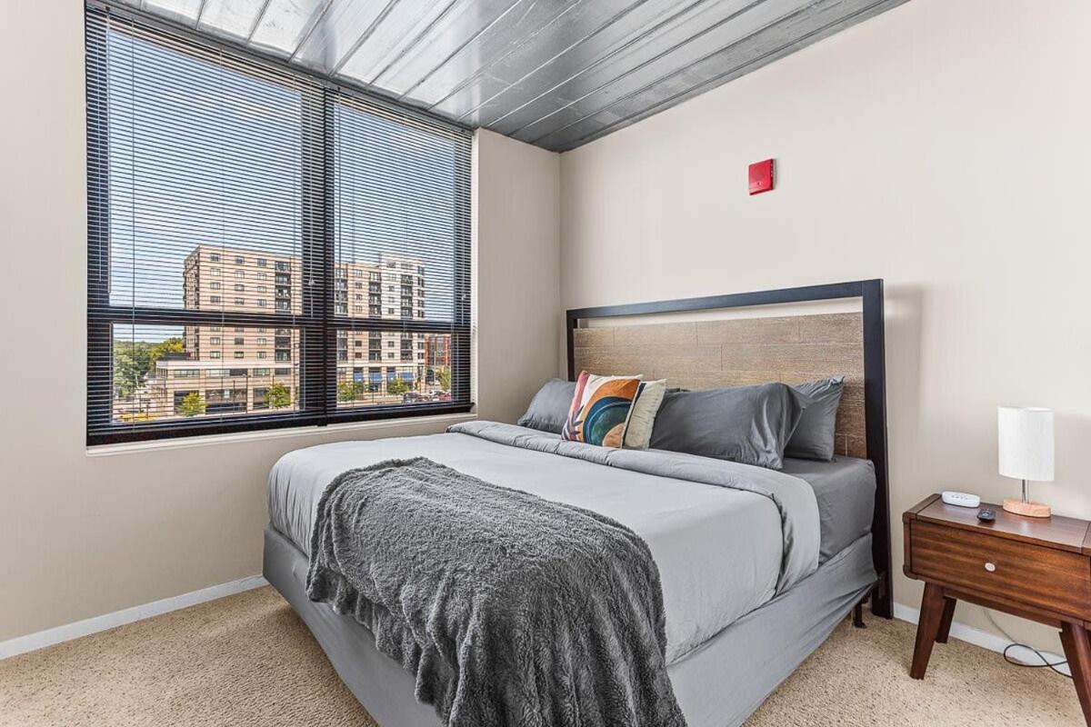 Downtown Ann Arbor 2 King Bed Balcony Apartment Esterno foto